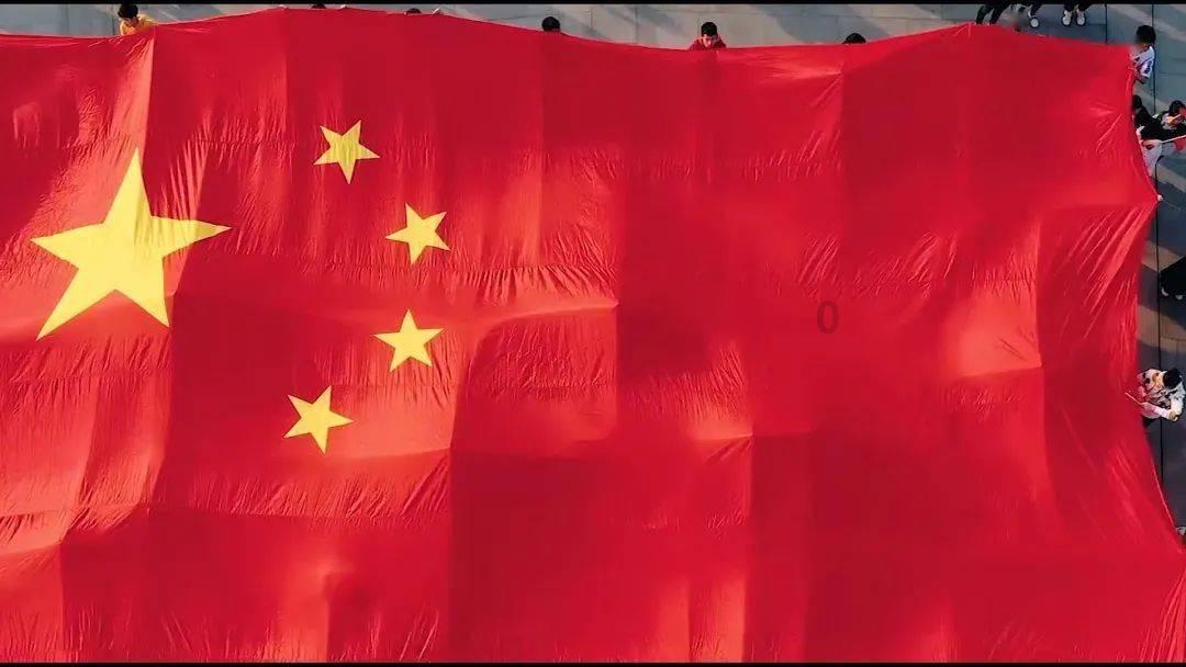 跑步“画”龙迎新春